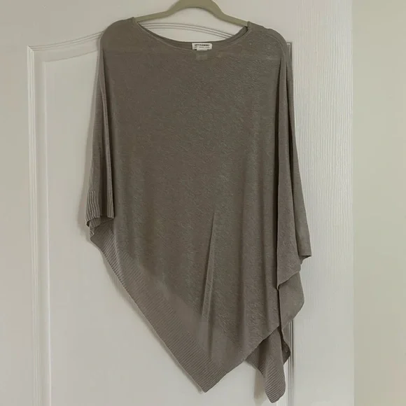 One Size Ladies Poncho - Picture 1 of 6